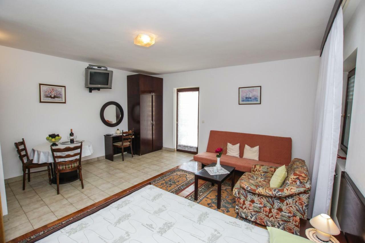 Apartmani Janja Porec Ngoại thất bức ảnh